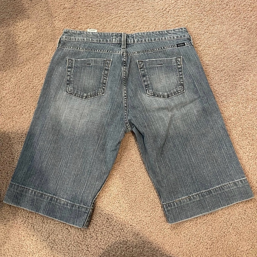Authentic Trending LEVIS Low Rise Denim Bermuda Distressed Shorts - Picture 9 of 9